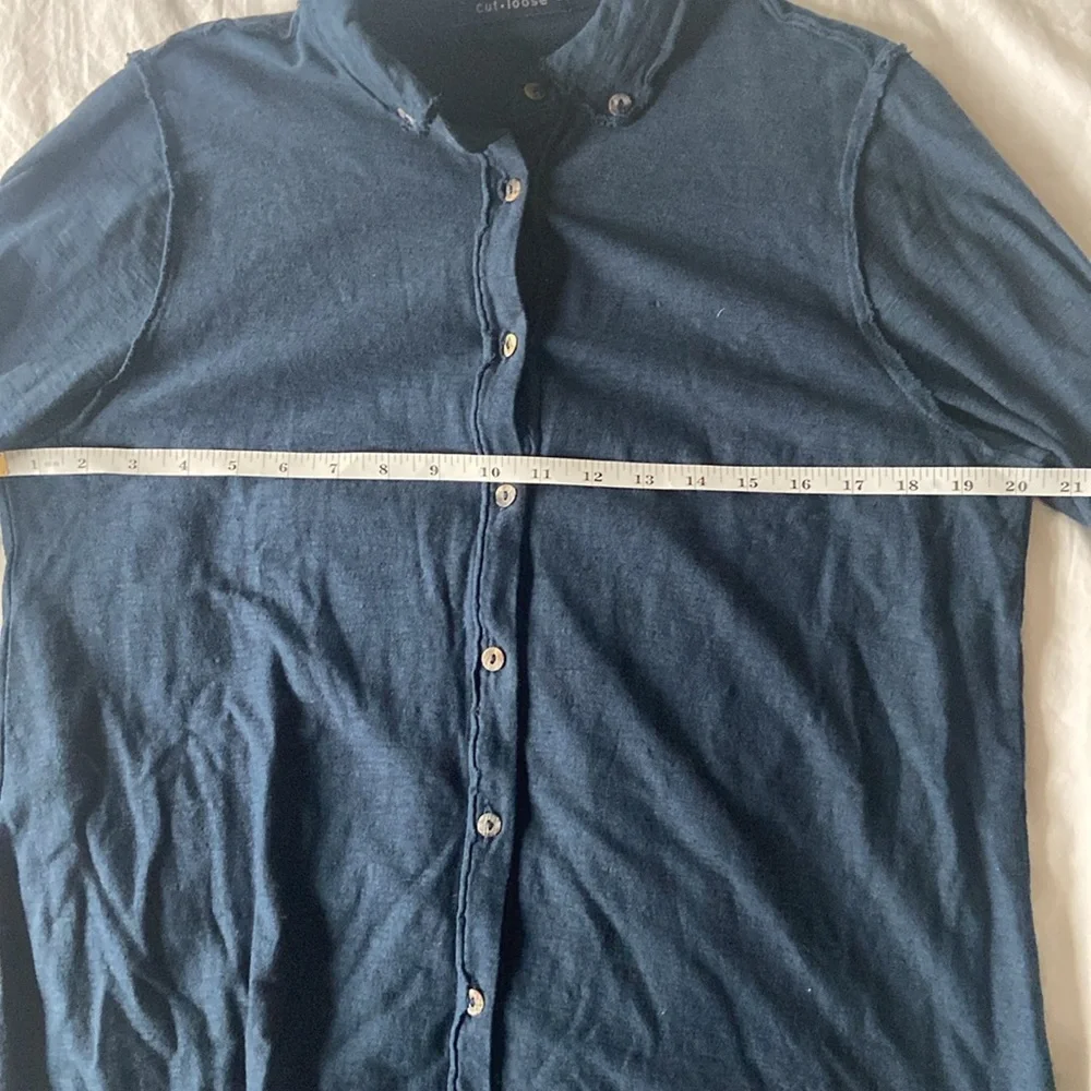 Like new-Cut Loose Relaxed Button Down in blue, S - Picture 8 of 11